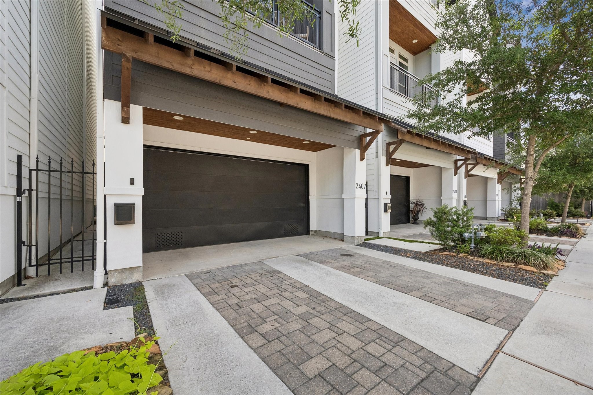 2407 Bevis Street Houston, TX 77008 - Photo 29 of 34 a front view of a house
