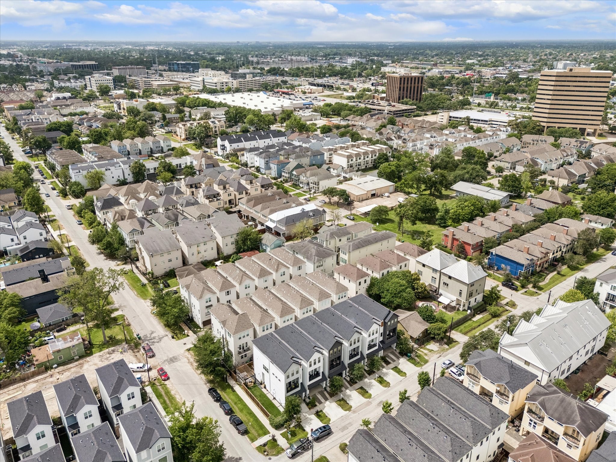 2407 Bevis Street Houston, TX 77008 - Photo 31 of 34 an aerial view of residential building with parking