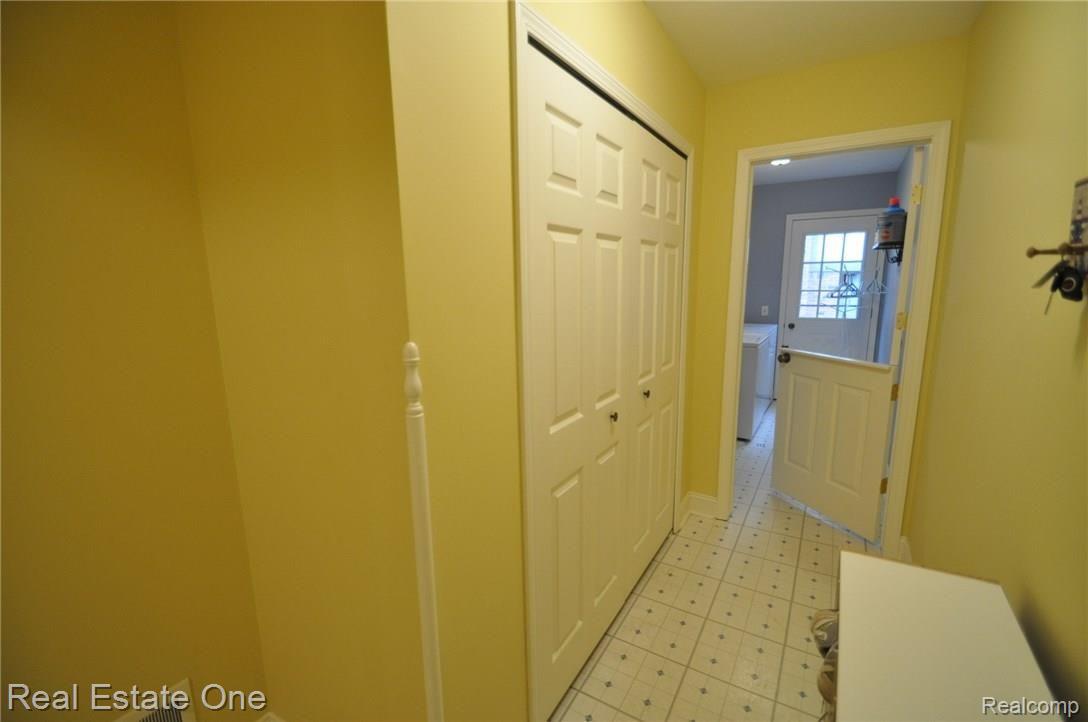 1638 Sumac Drive Rochester, MI 48309 - Photo 15 of 29 16.JPG