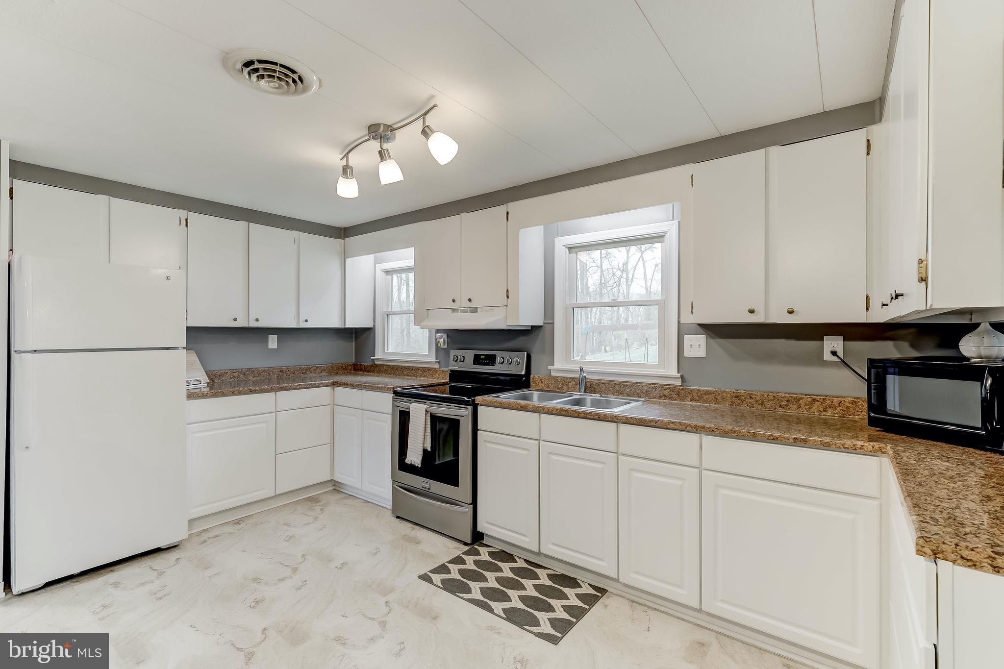 2429 Fairmount Road Hampstead, MD 21074 - Photo 8 of 31