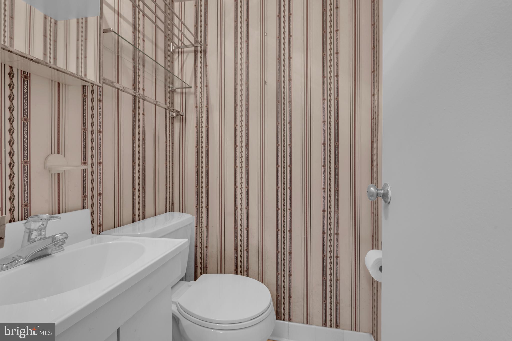 164 G Street Southwest, Unit 144 Washington, DC 20024 - Photo 17 of 67 Main Level Powder Room