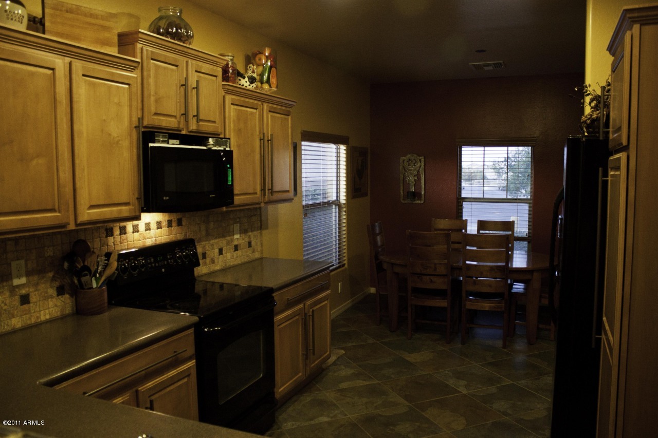 42783 West Kendra Way Maricopa, AZ 85138 - Photo 7 of 24 Kitchen