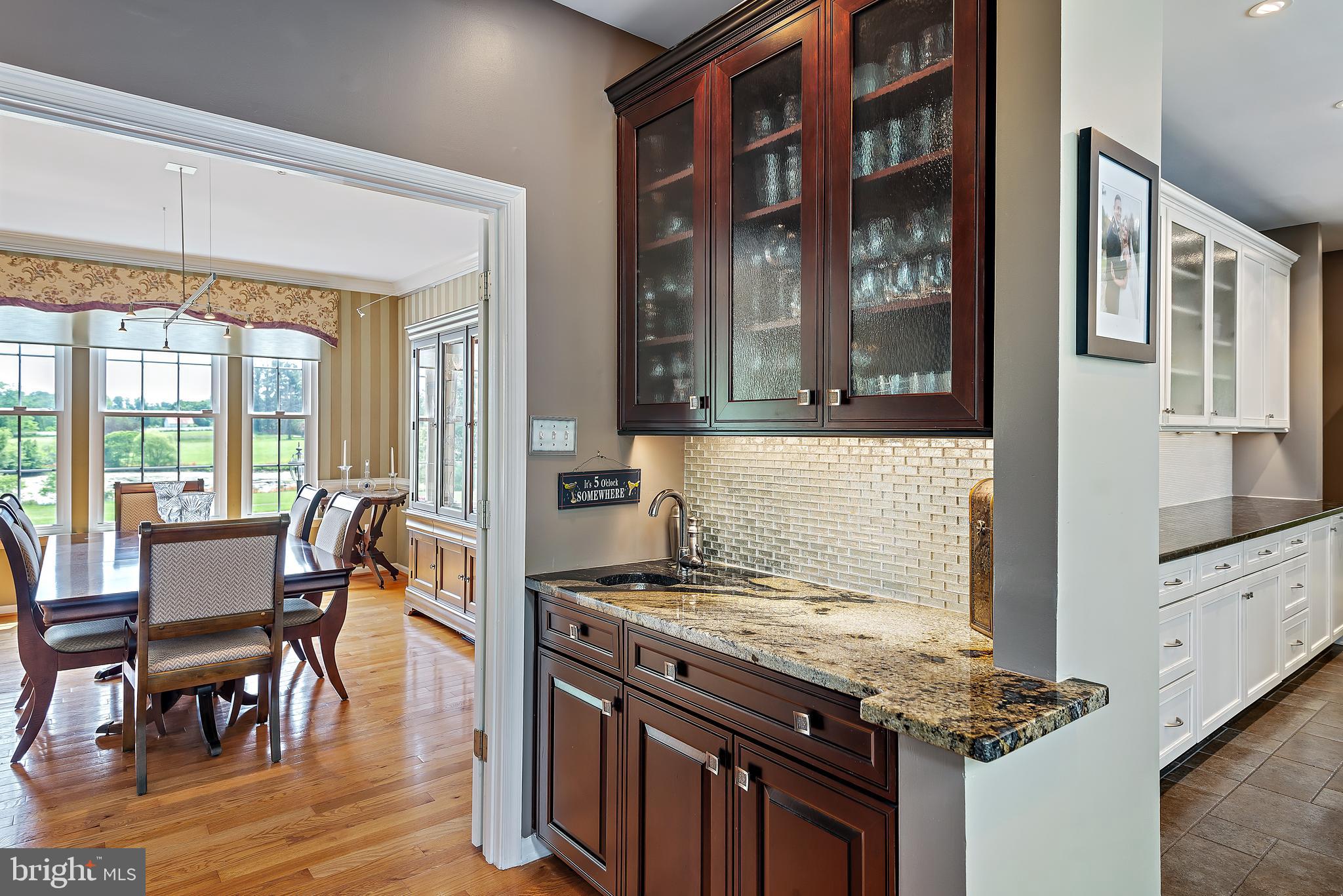 6490 South Trotter Road Clarksville, MD 21029 - Photo 5 of 57 Butlers Pantry between Kitchen & Dining Rm
