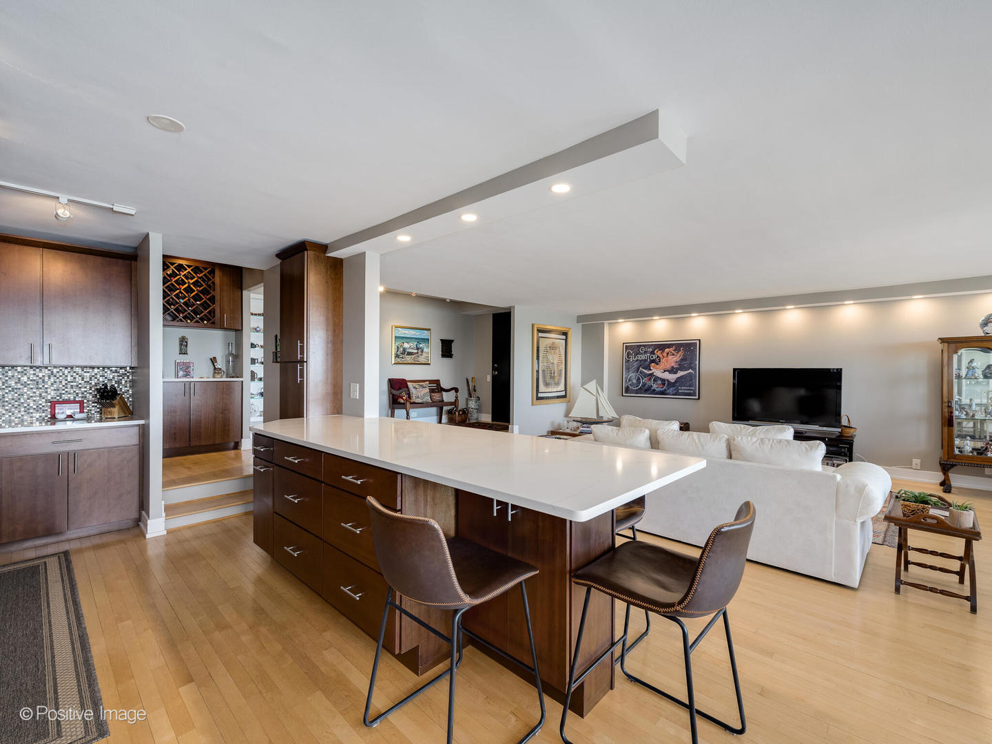5733 North Sheridan Road, Unit 22C Chicago, IL 60660 - Photo 11 of 29 a large kitchen with a table and chairs in it