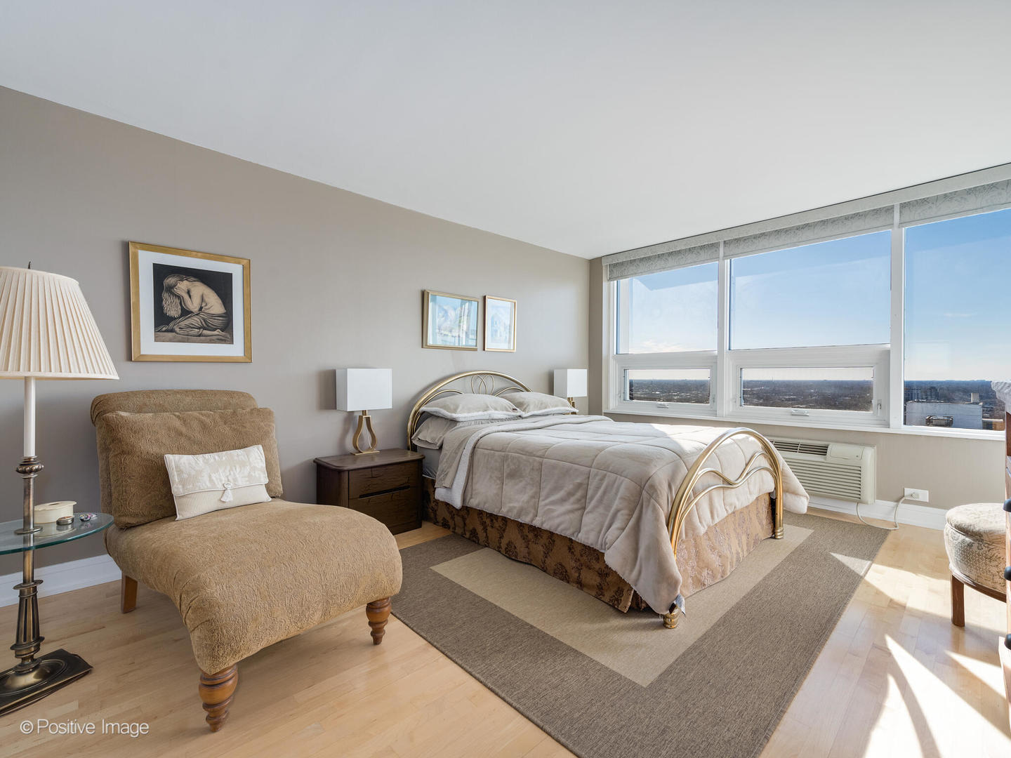5733 North Sheridan Road, Unit 22C Chicago, IL 60660 - Photo 13 of 29 a spacious bedroom with two beds and a large window