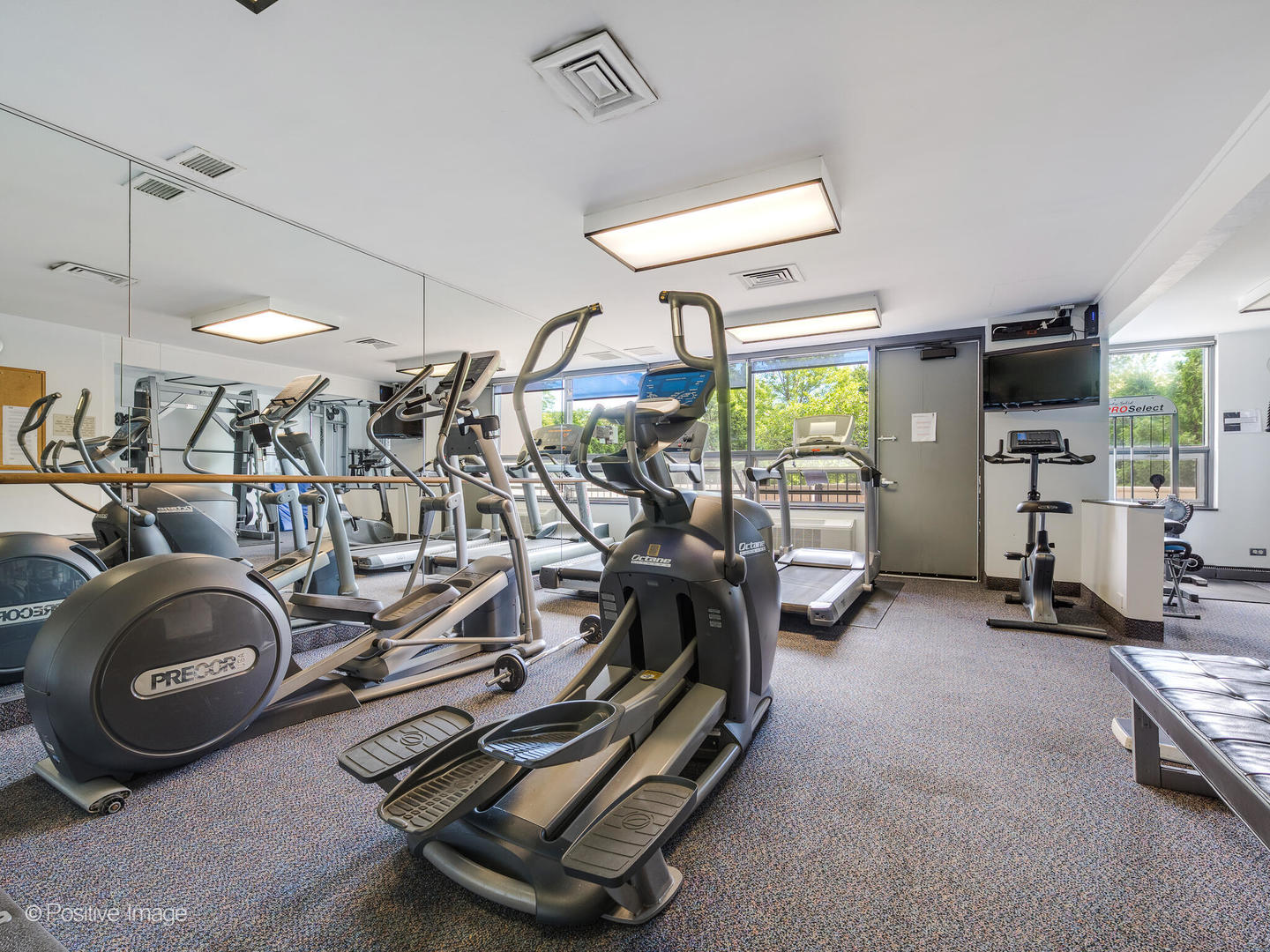 5733 North Sheridan Road, Unit 22C Chicago, IL 60660 - Photo 26 of 29 a view of a room with gym equipment