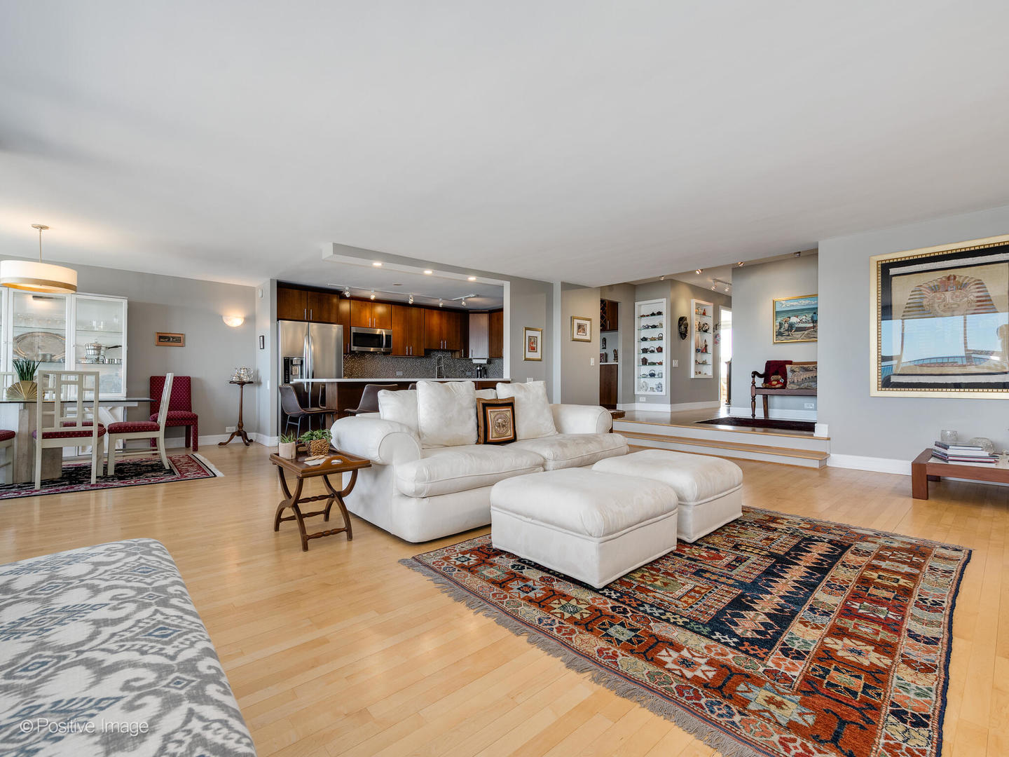 5733 North Sheridan Road, Unit 22C Chicago, IL 60660 - Photo 4 of 29 a living room with furniture hard wood floor and a table