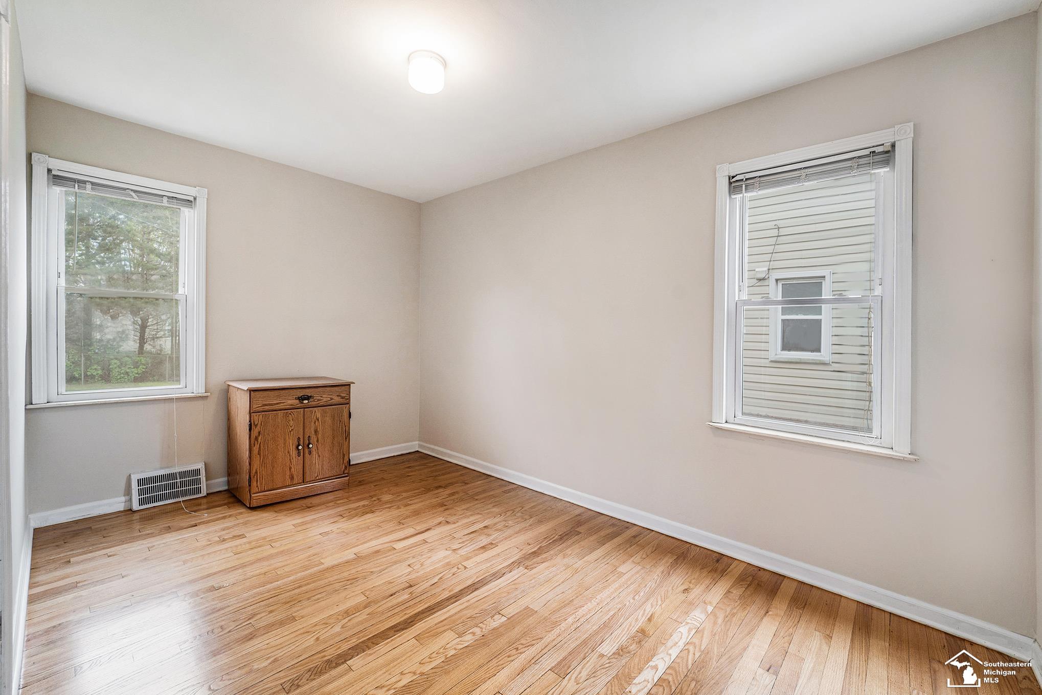 6603 Pelham Road Allen Park, MI 48101 - Photo 4 of 17
