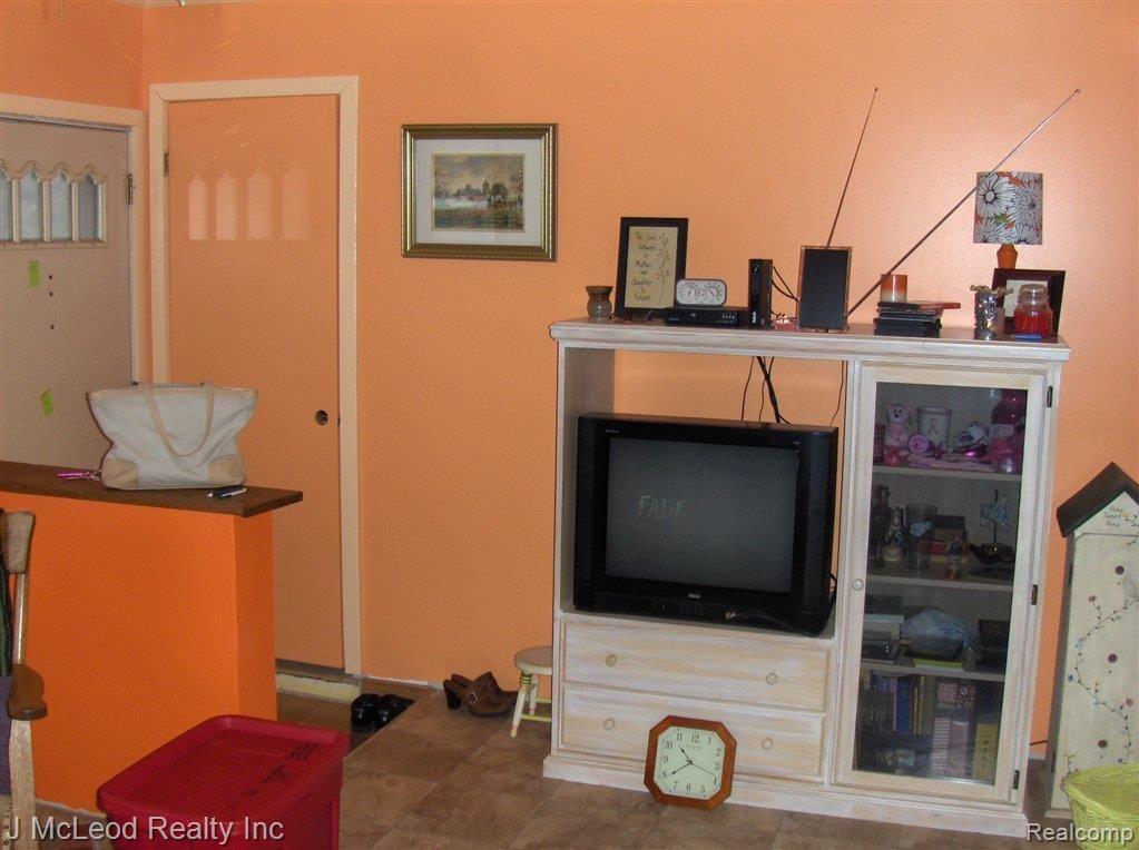 8894 State Road Millington, MI 48746 - Photo 4 of 13 HPIM1945.JPG