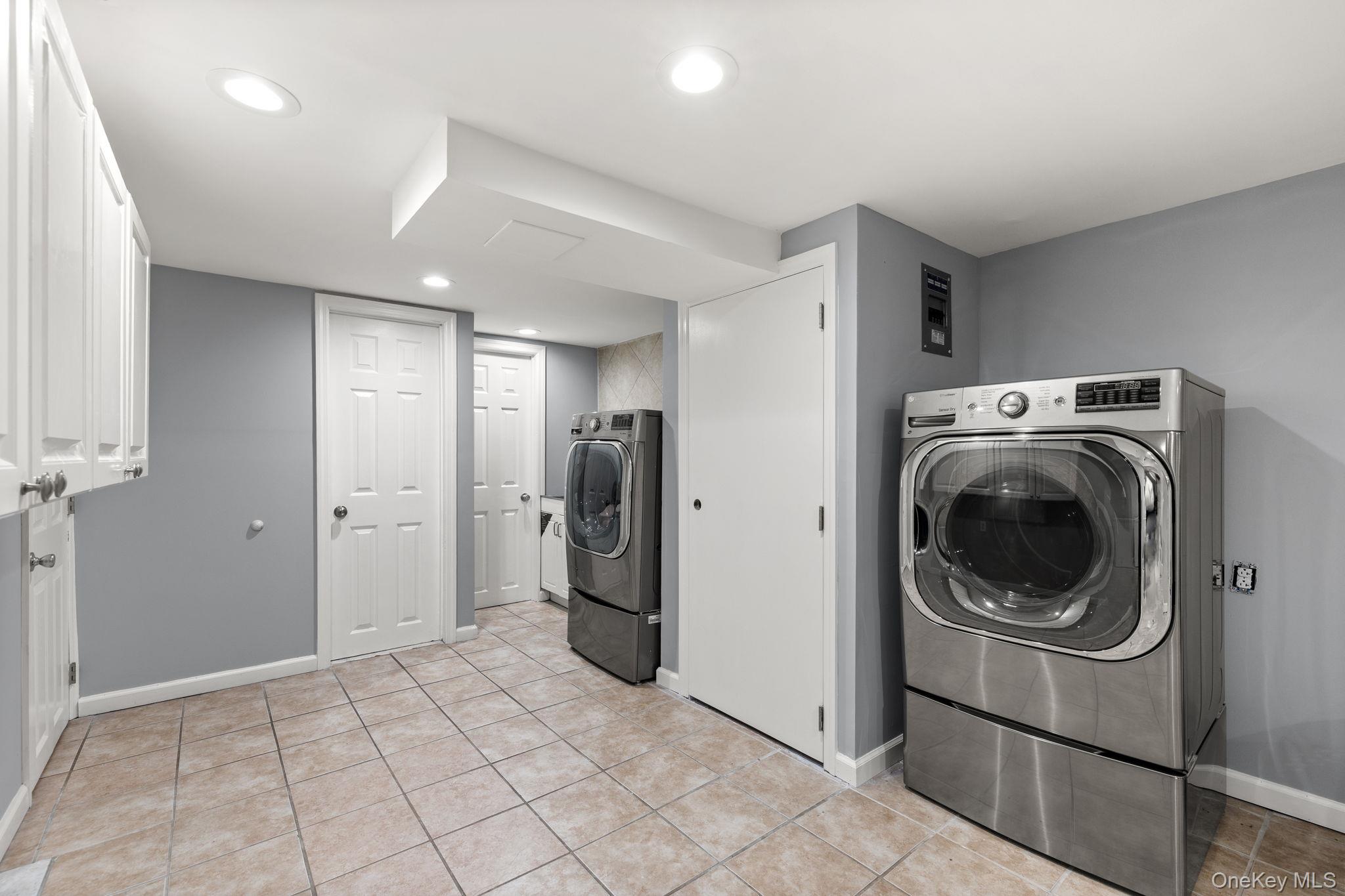 2383 Riverside Drive Wantagh, NY 11793 - Photo 23 of 30