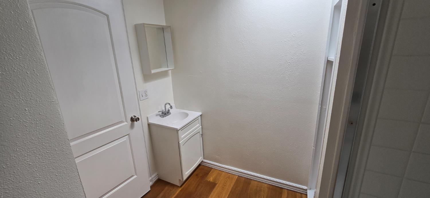 189 Full Circle Davis, CA 95618 - Photo 11 of 29 a bathroom with a sink and mirror