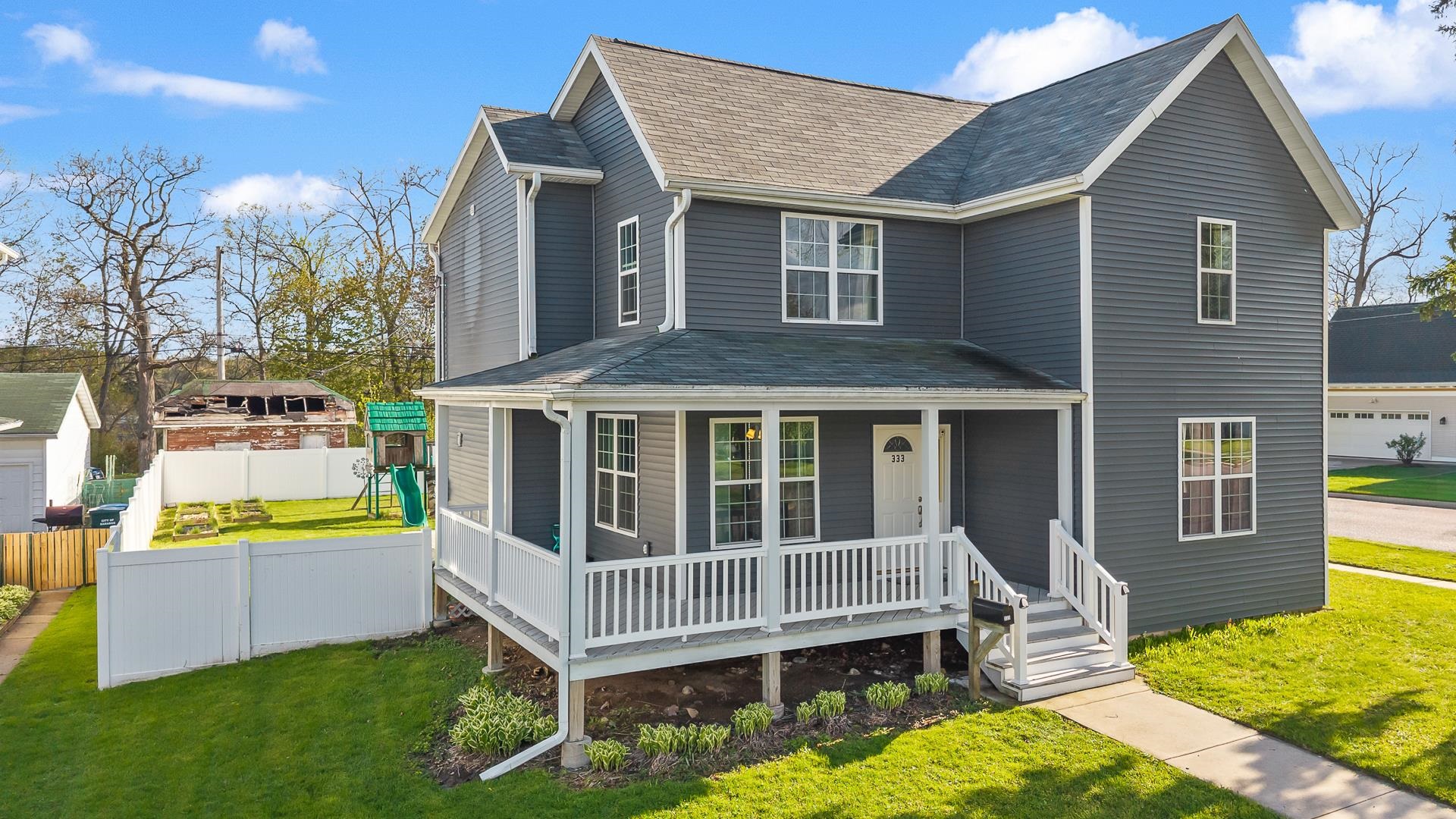 333 2nd Baraboo, WI 53913 - Photo 2 of 59