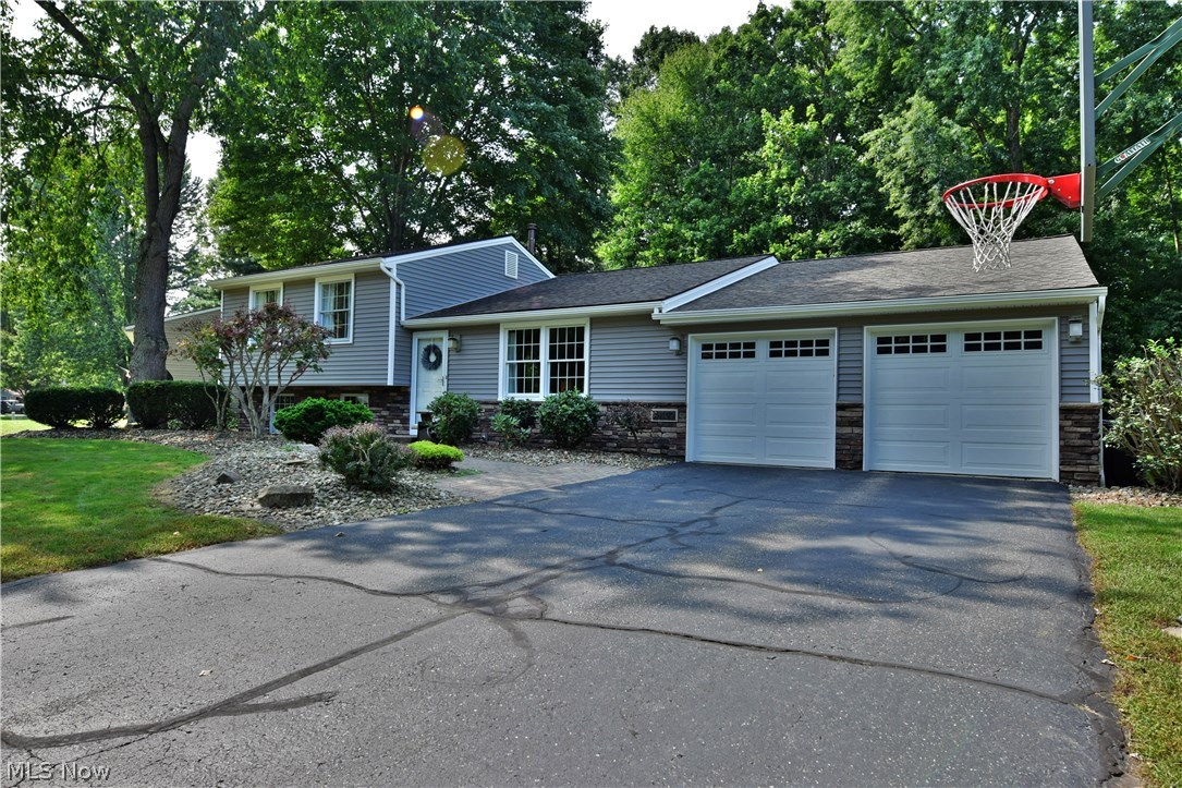 7739 Raglan Drive Northeast Warren, OH 44484 - Photo 1 of 35 Gallery Image 1