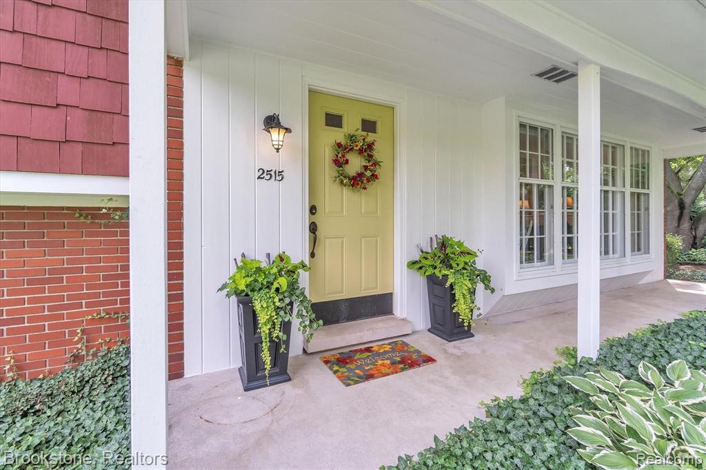 2515 Hickory Lawn Road Rochester Hills, MI 48307 - Photo 2 of 35