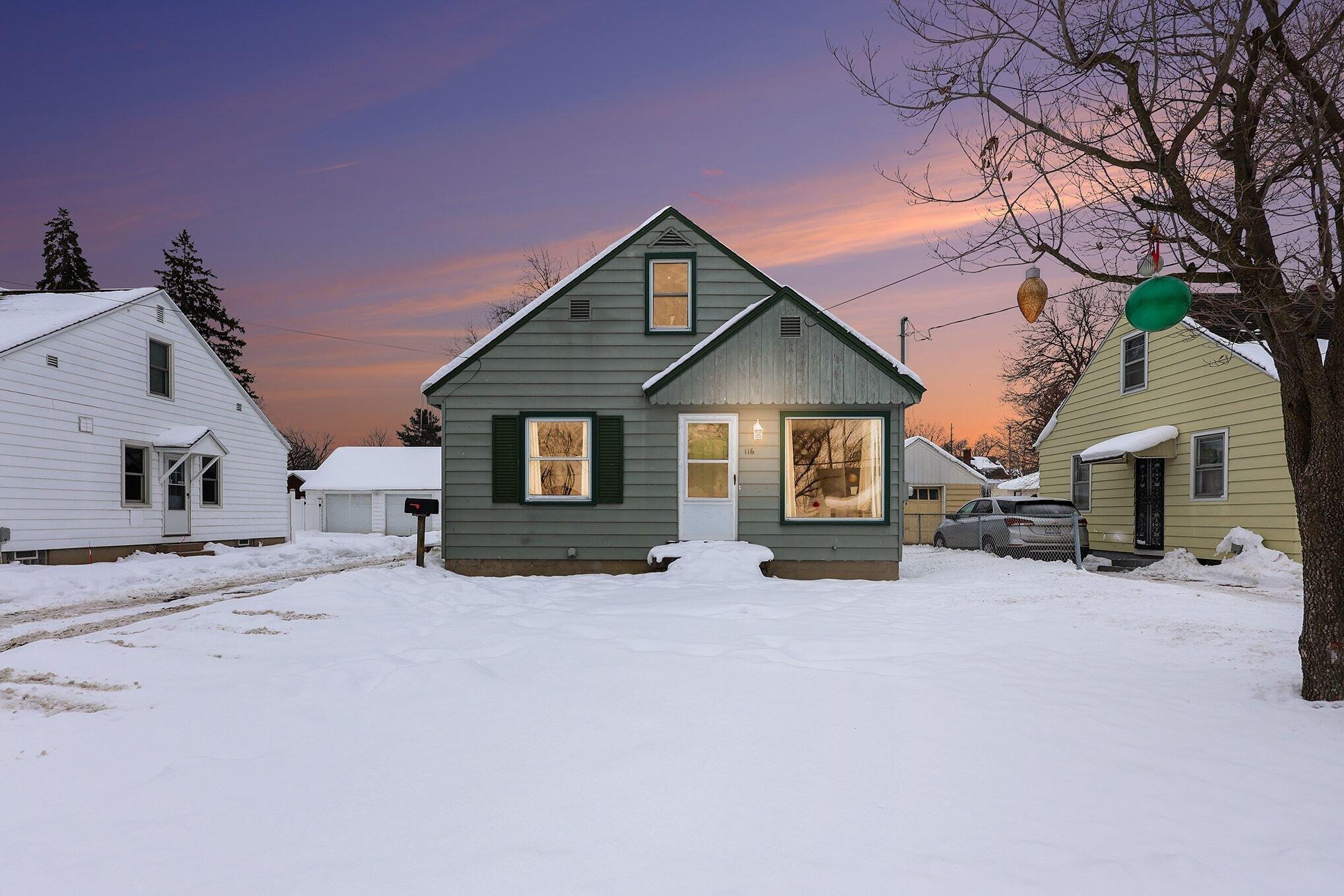 116 Honeoye Street Southwest Wyoming, MI 49548 - Photo 2 of 26 001_file_7947