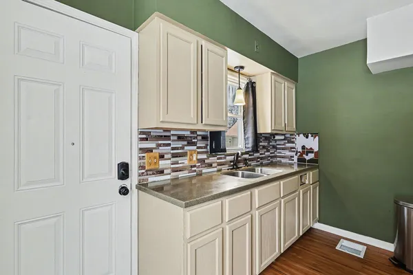 $199,900 | 116 Honeoye Street Southwest, Wyoming, MI 49548