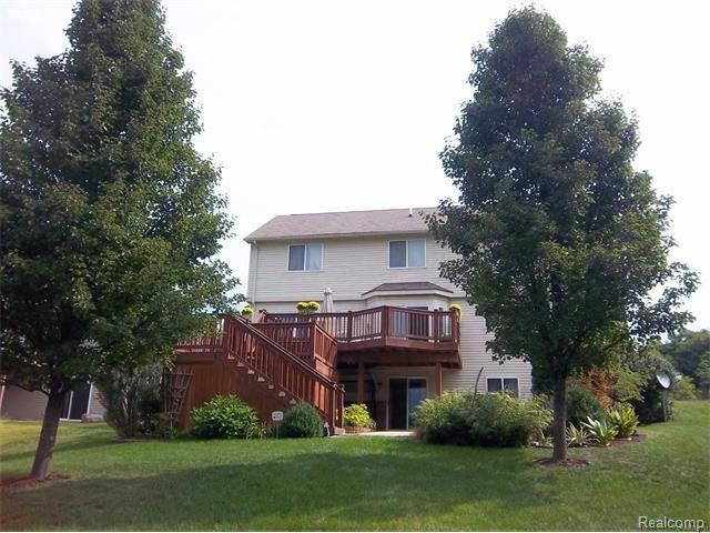 910 Plum Tree Lane Fenton, MI 48430 - Photo 26 of 37 26.jpg