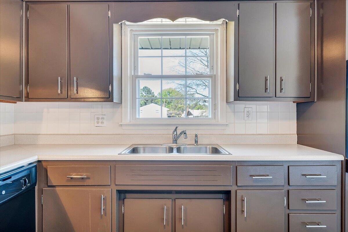 2407 Laura Road Northwest Roanoke, VA 24017 - Photo 17 of 51 15-MIB09898