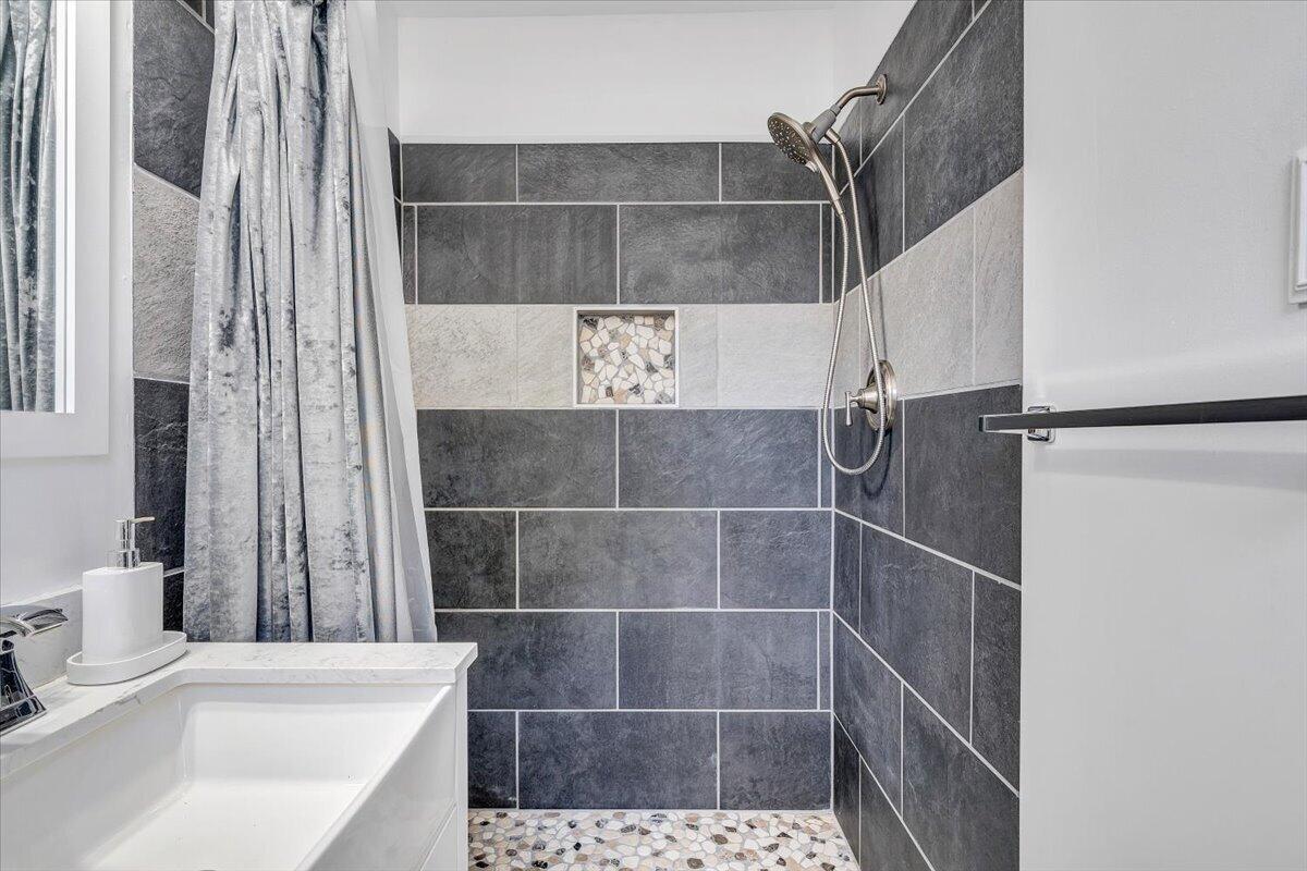 2407 Laura Road Northwest Roanoke, VA 24017 - Photo 24 of 51 21-MIB09931