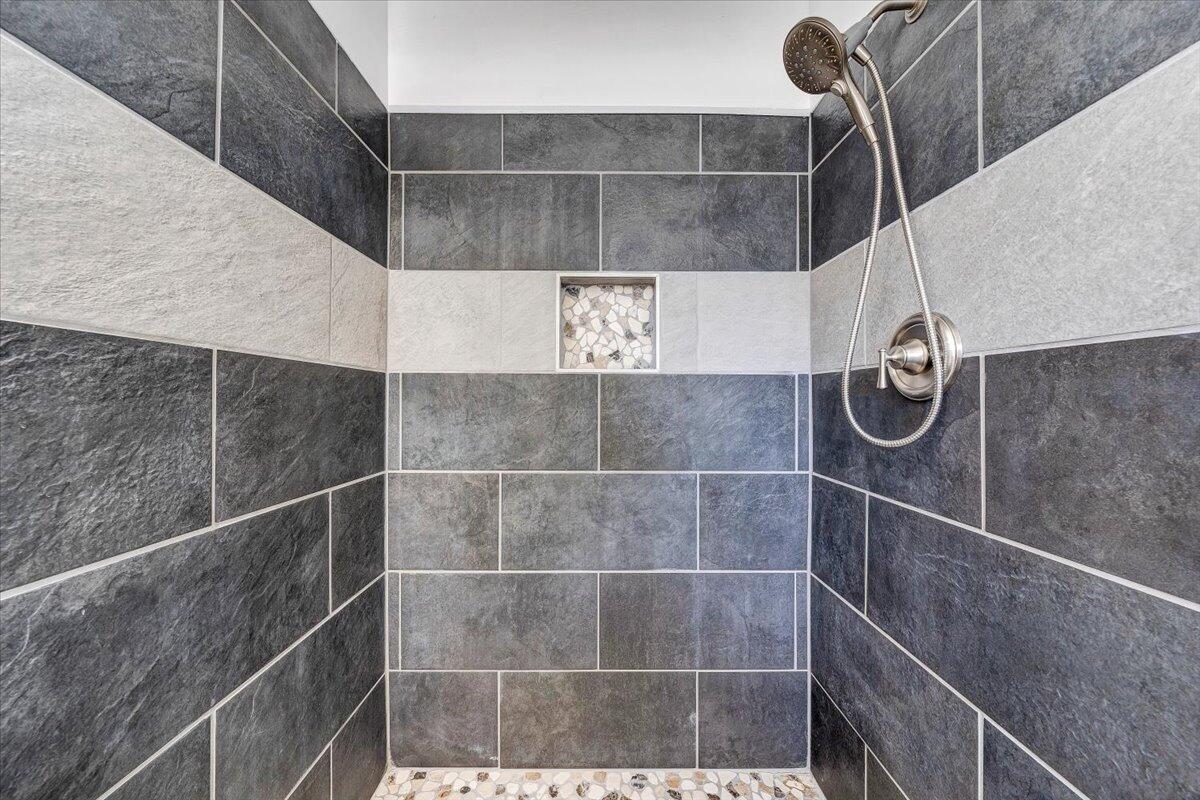 2407 Laura Road Northwest Roanoke, VA 24017 - Photo 25 of 51 22-MIB09934