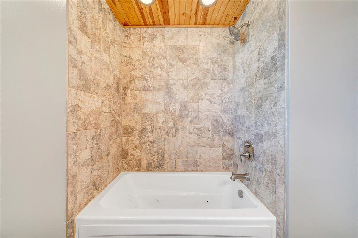 2407 Laura Road Northwest Roanoke, VA 24017 - Photo 29 of 51 29-MIB09940