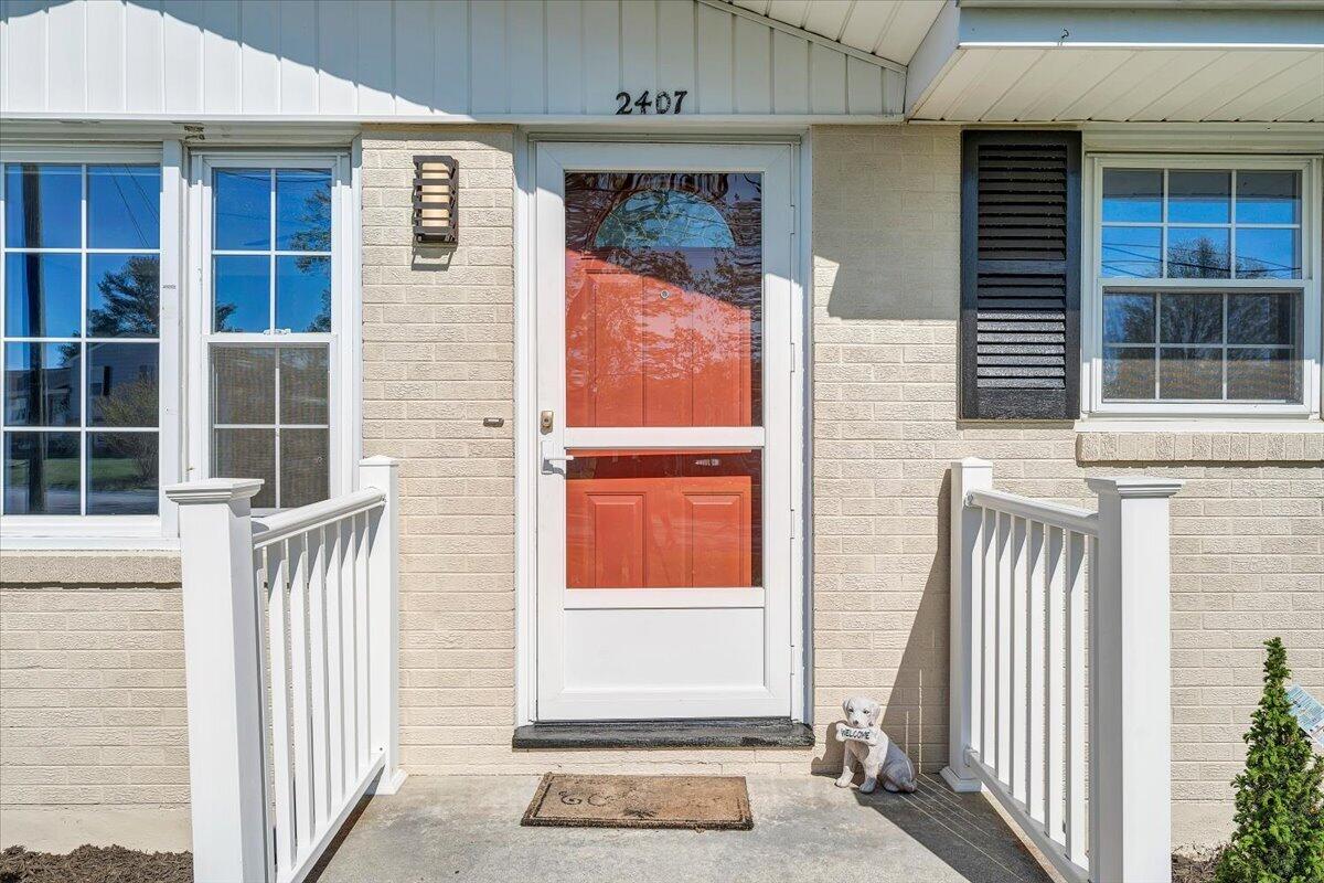 2407 Laura Road Northwest Roanoke, VA 24017 - Photo 3 of 51 03-MIB00046