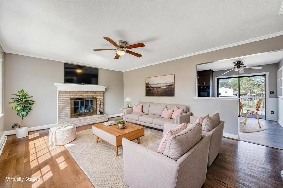 2407 Laura Road Northwest Roanoke, VA 24017 - Photo 4 of 51 VIRTUALLY STAGED