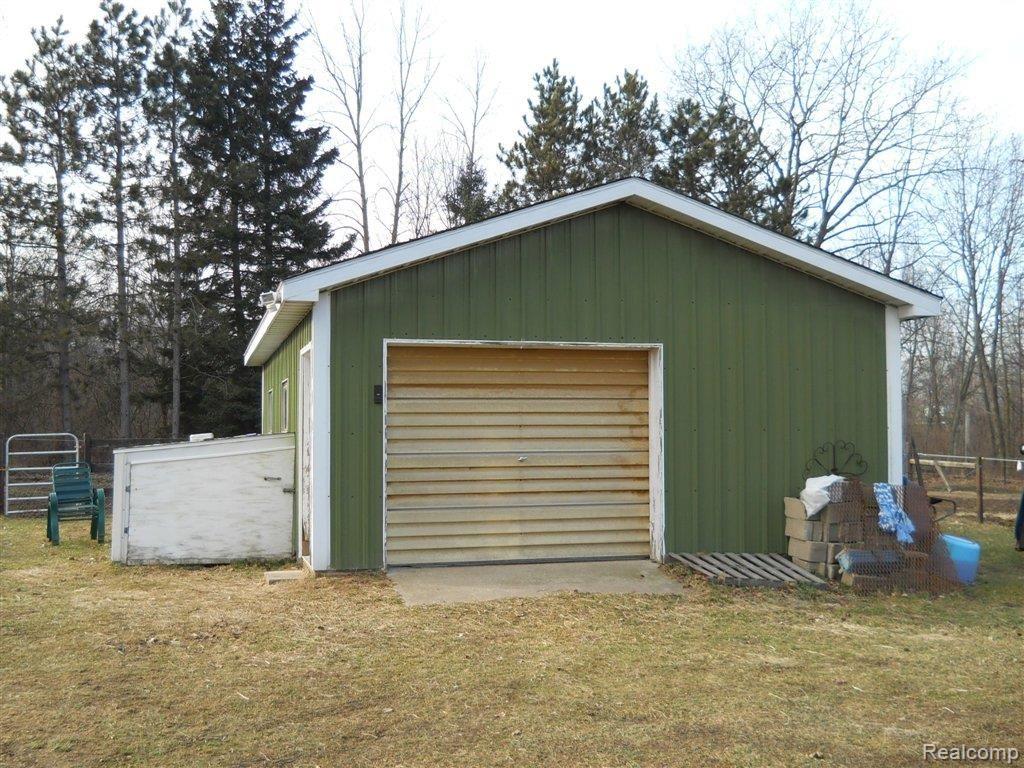 451 North Five Lakes Road Lapeer, MI 48446 - Photo 2 of 10 451 N. Five Lakes Dr. 006.jpg