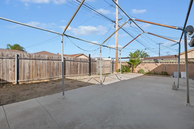 $650,000 | 901 West Olive Street, Oxnard, CA 93033