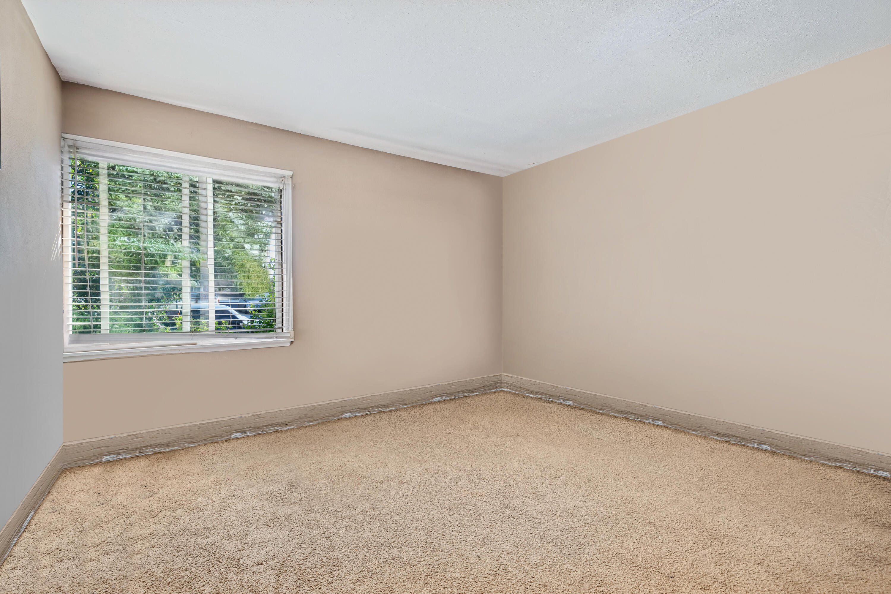 901 West Olive Street Oxnard, CA 93033 - Photo 18 of 20 an empty room with a window