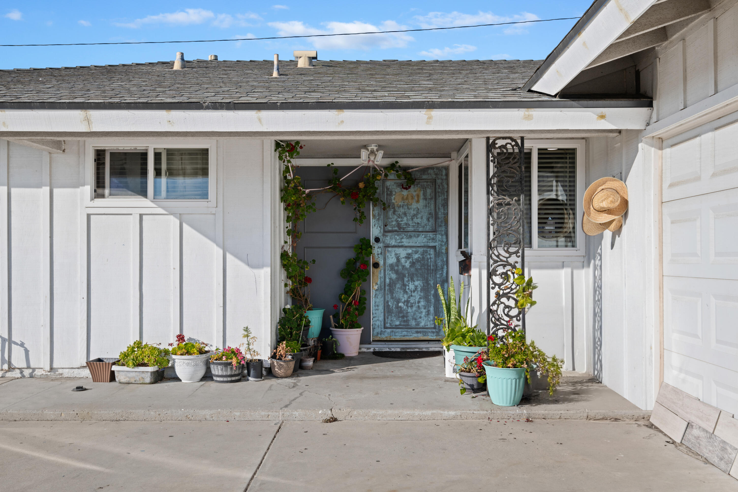901 West Olive Street Oxnard, CA 93033 - Photo 2 of 20 an outdoor view of a building