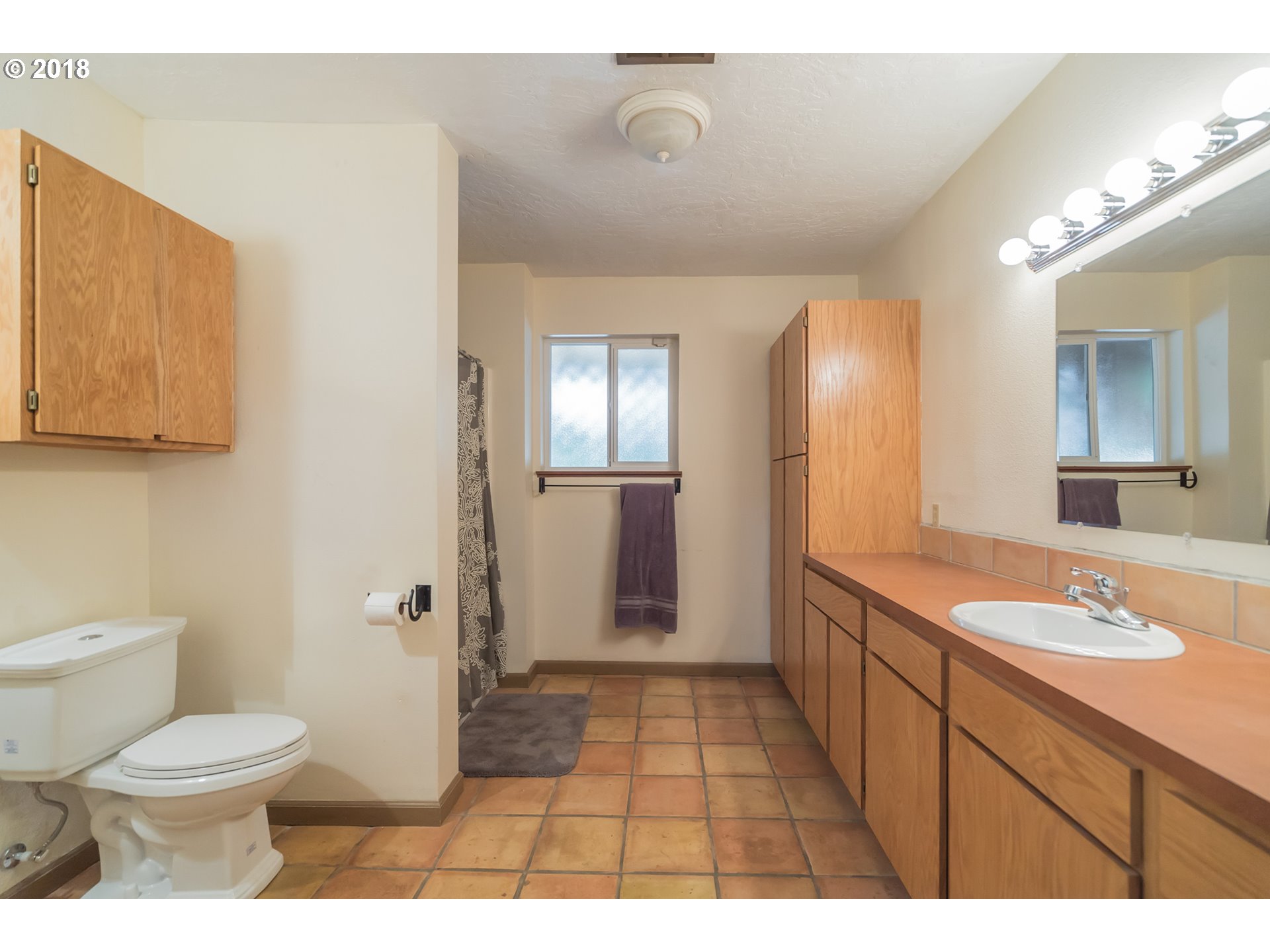 18365 South Grasle Road Oregon City, OR 97045 - Photo 23 of 32 Bathroom