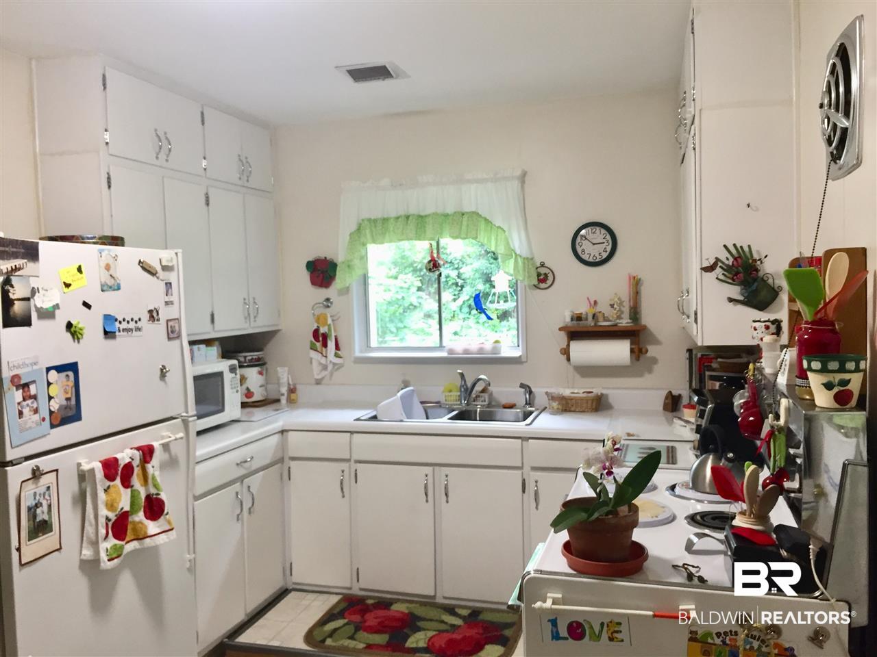 718 Wilshire Road Mobile, AL 36609 - Photo 3 of 17
