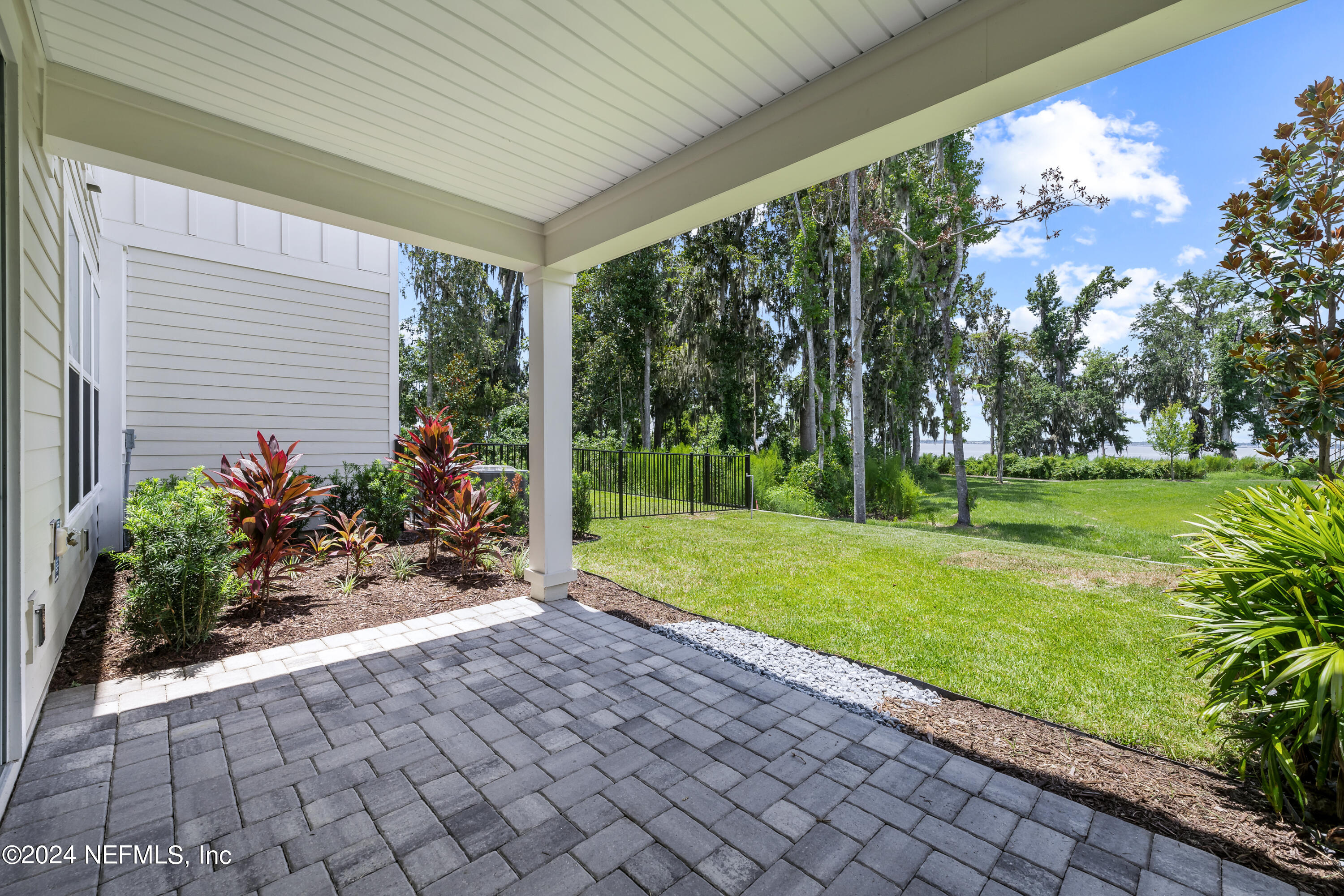27 Oak Pk Drive St. Johns, FL 32259 - Photo 43 of 71 a front view of a house with garden