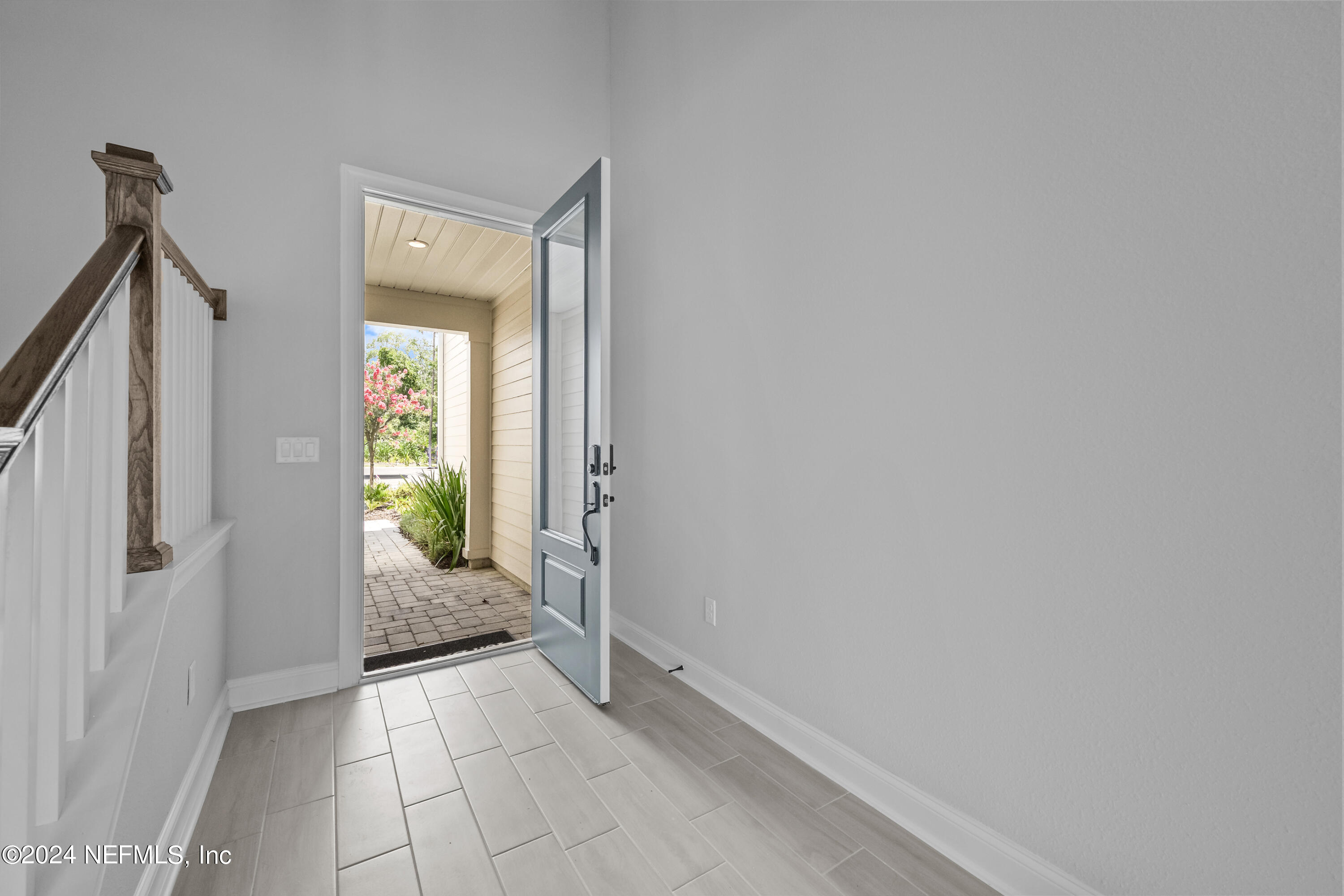 27 Oak Pk Drive St. Johns, FL 32259 - Photo 8 of 71 a view of an entryway with a livingroom