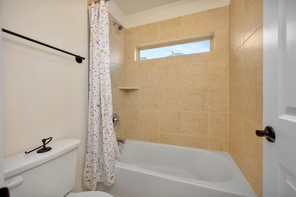 1052 Highpoint Way Roanoke, TX 76262 - Photo 22 of 24 Bathroom 3