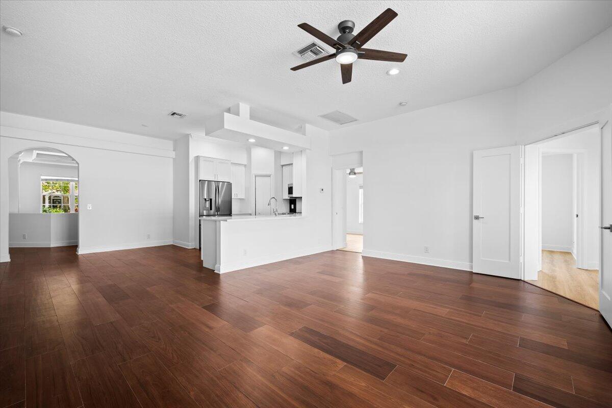 244 Clocktower Drive Jupiter, FL 33458 - Photo 15 of 30 13-LUX_9988