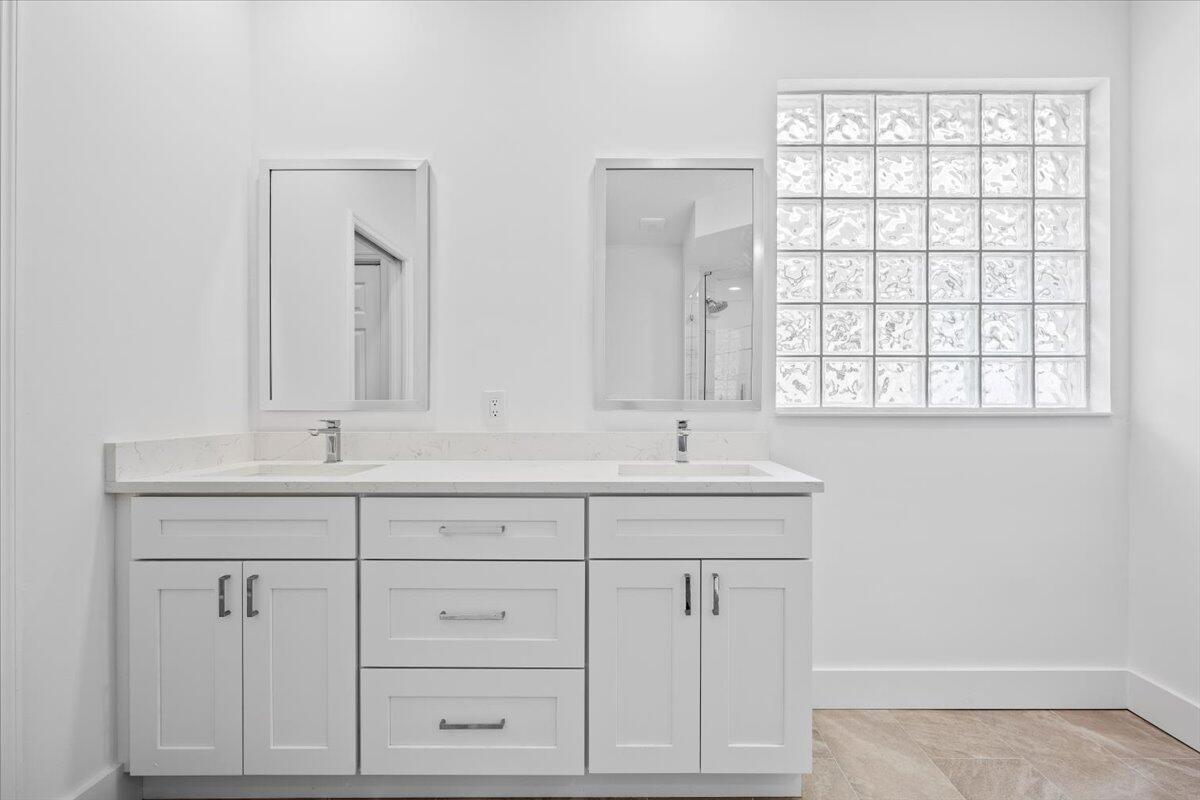 244 Clocktower Drive Jupiter, FL 33458 - Photo 22 of 30 22-LUX_0044