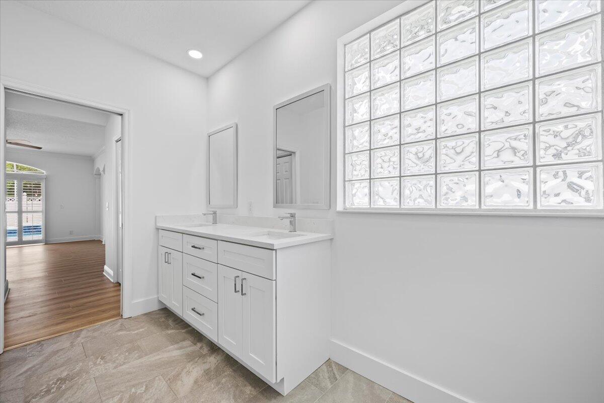 244 Clocktower Drive Jupiter, FL 33458 - Photo 24 of 30 23-LUX_0054