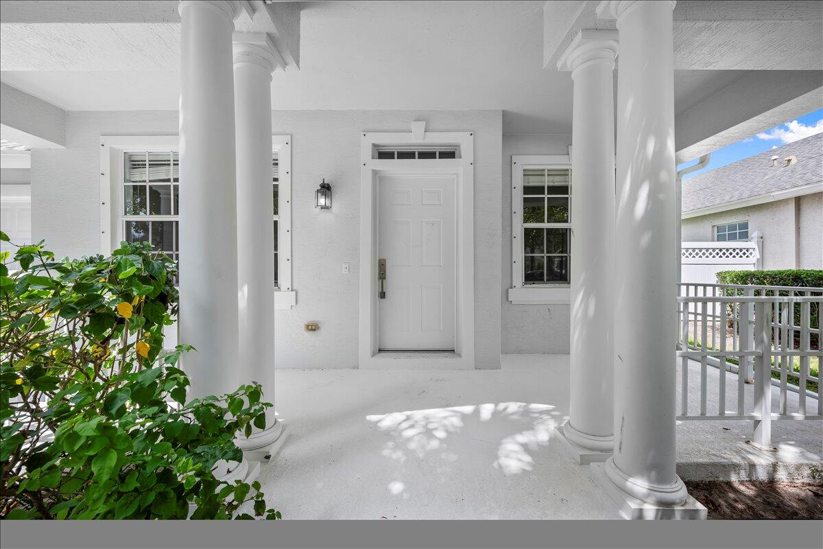 244 Clocktower Drive Jupiter, FL 33458 - Photo 3 of 30 03-LUX_9915