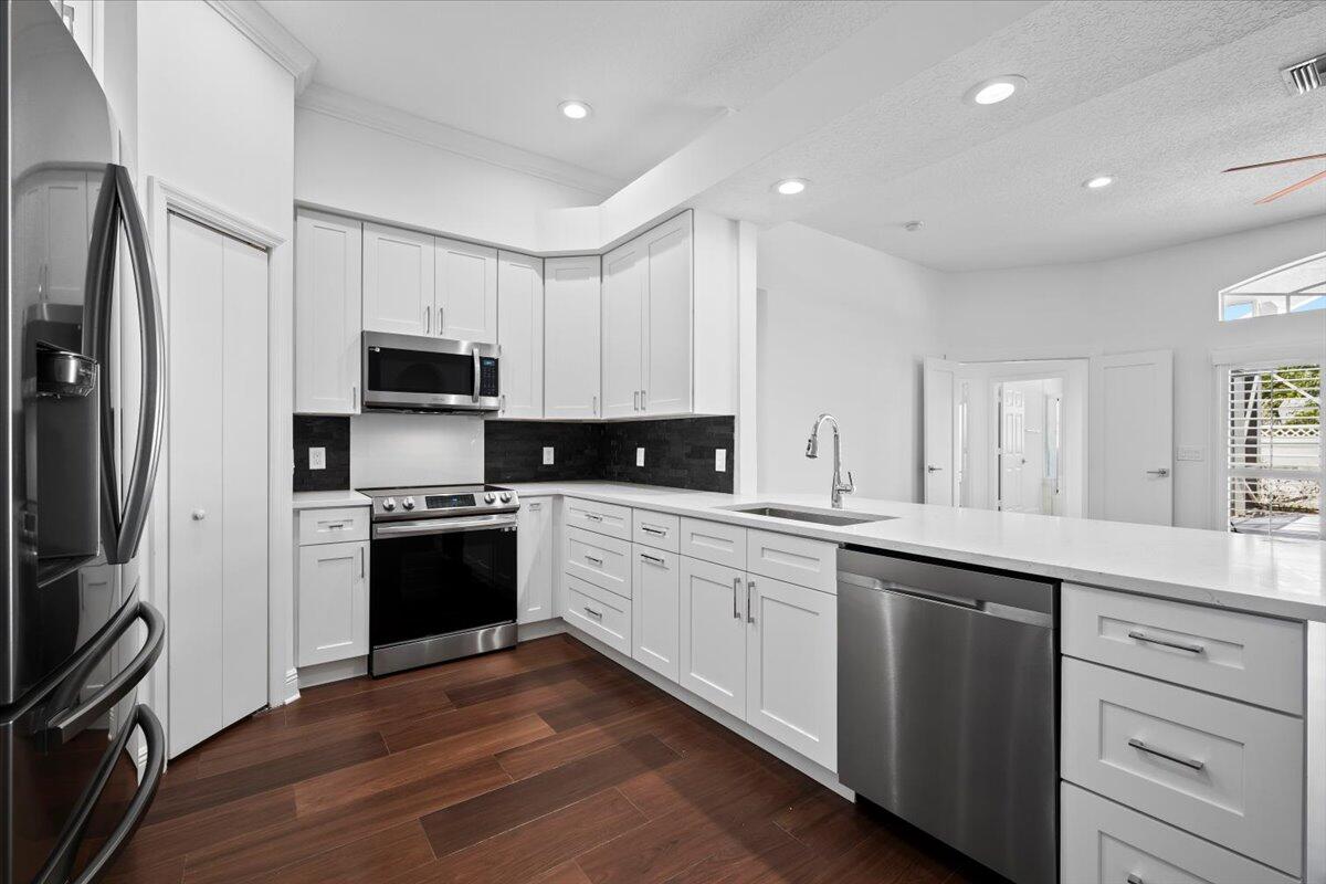 244 Clocktower Drive Jupiter, FL 33458 - Photo 8 of 30 16-LUX_0004