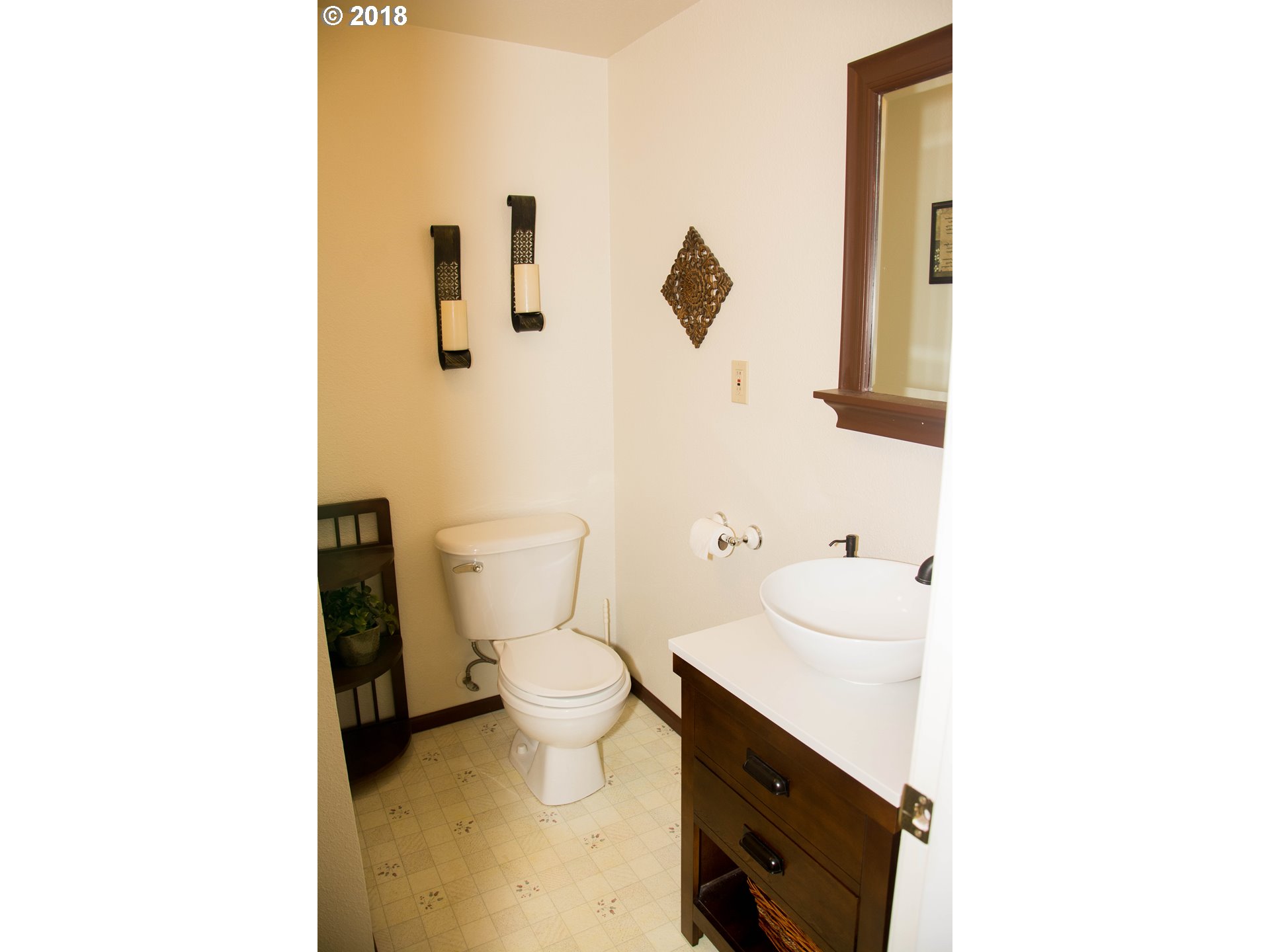 34133 Lawrence Road Deer Island, OR 97054 - Photo 8 of 15 Bathroom