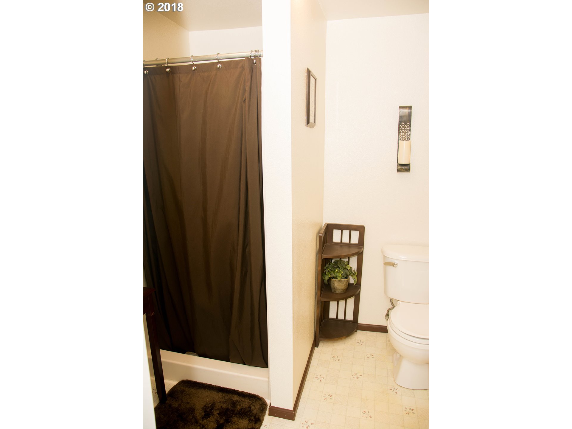 34133 Lawrence Road Deer Island, OR 97054 - Photo 9 of 15 Bathroom