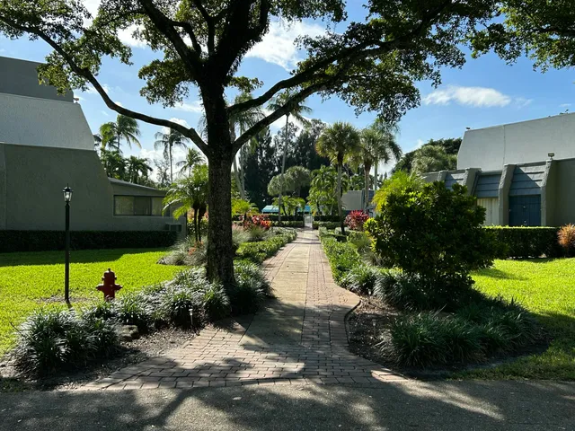 $2,100 | 4801 Esedra Court, Unit 104, Lake Worth, FL 33467