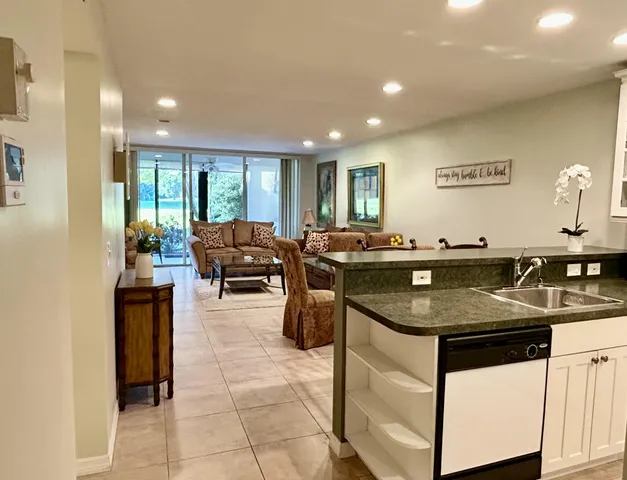 $2,100 | 4801 Esedra Court, Unit 104, Lake Worth, FL 33467