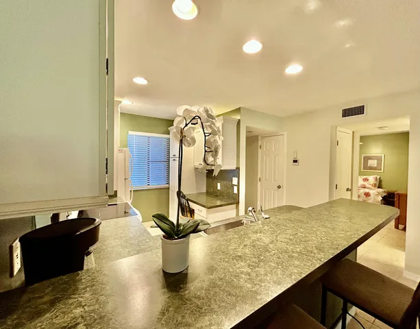 $2,100 | 4801 Esedra Court, Unit 104, Lake Worth, FL 33467