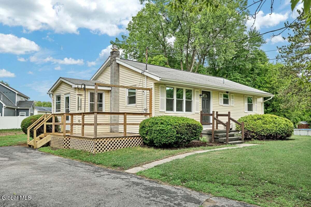 126 Guideboard Road Halfmoon, NY 12188 - Photo 27 of 36 P2011545