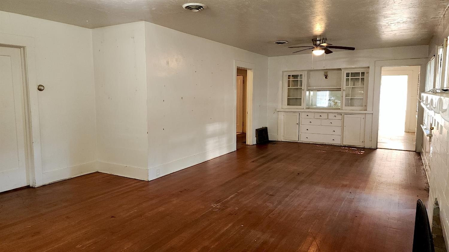 406 2nd Street Arbuckle, CA 95912 - Photo 15 of 31 a view of empty room with wooden floor