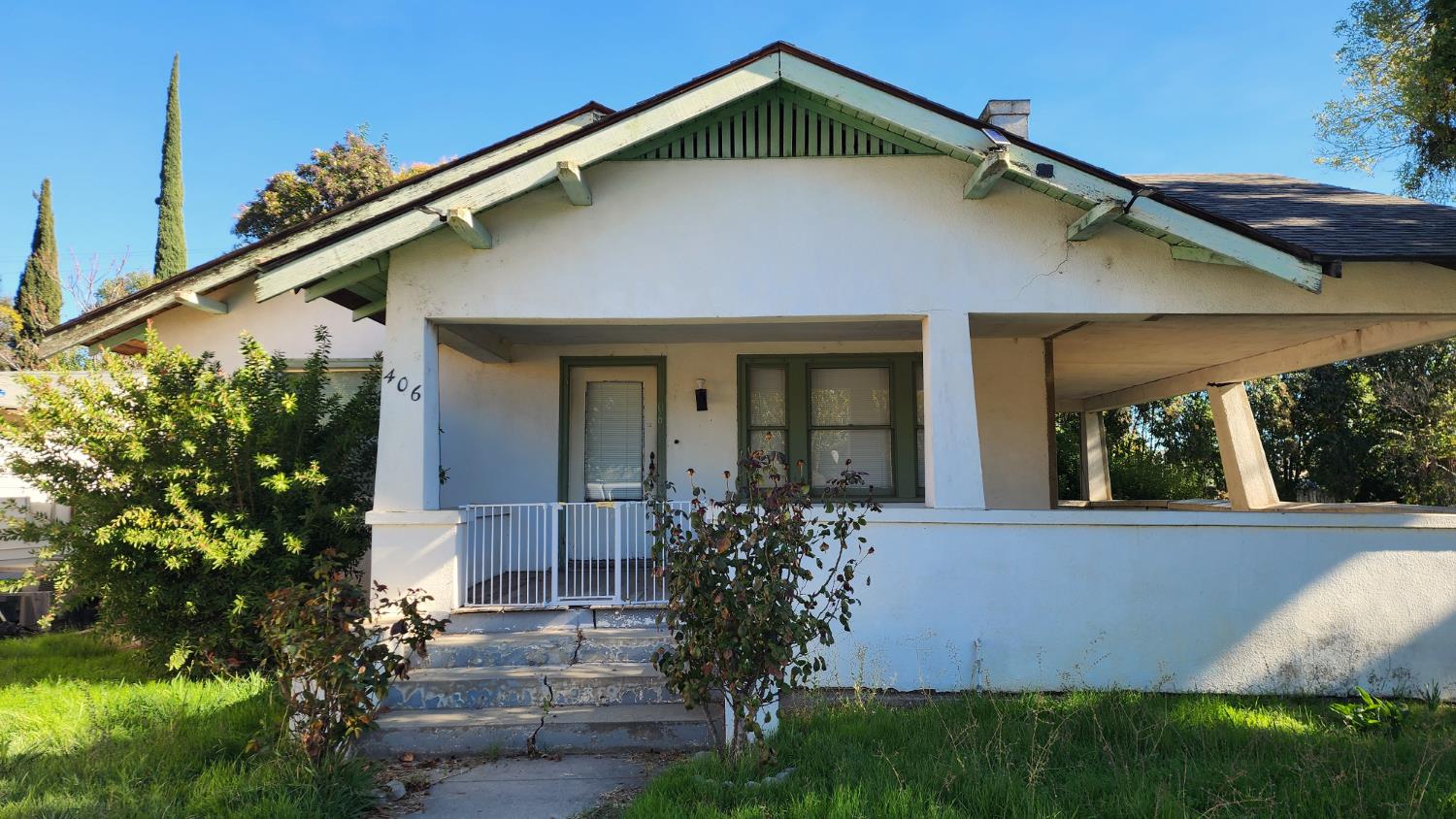 406 2nd Street Arbuckle, CA 95912 - Photo 2 of 31 a front view of a house with garden