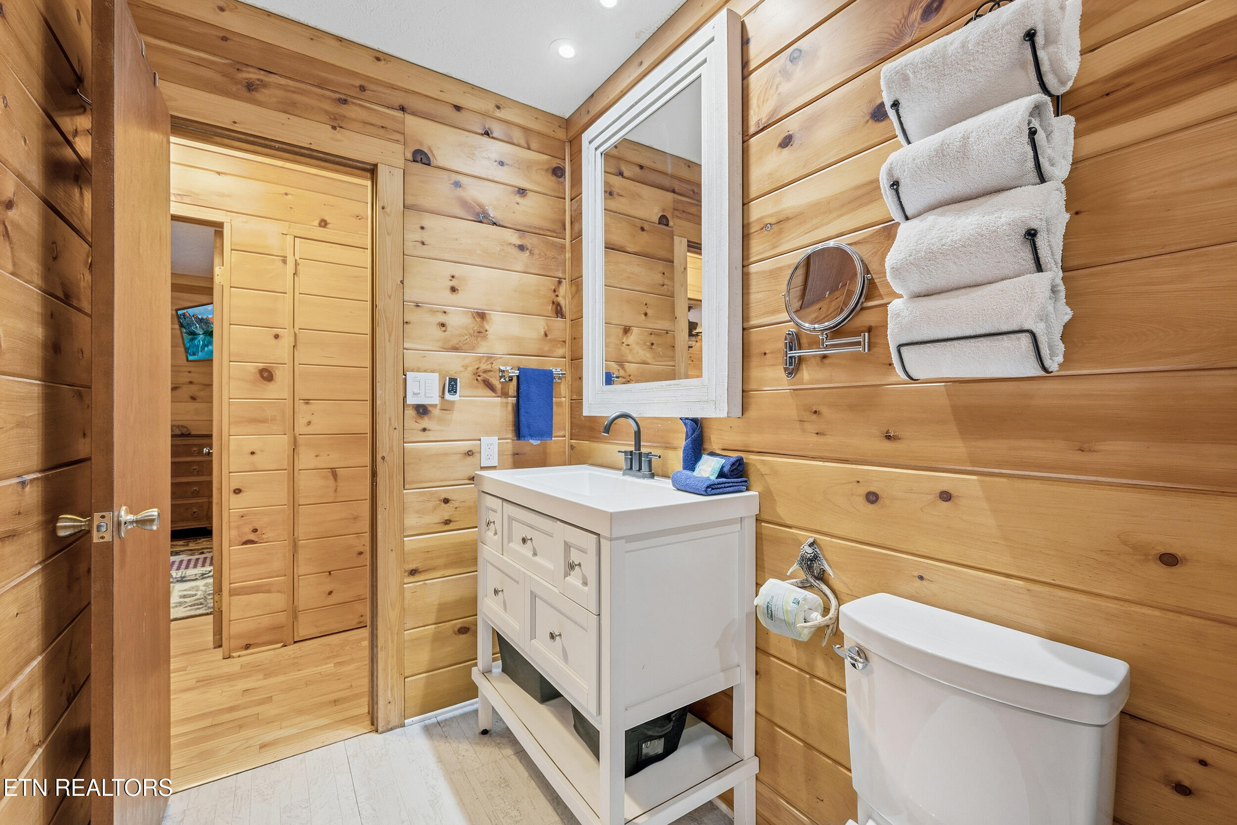 1944 Anderson Way Sevierville, TN 37876 - Photo 15 of 24 Bathroom